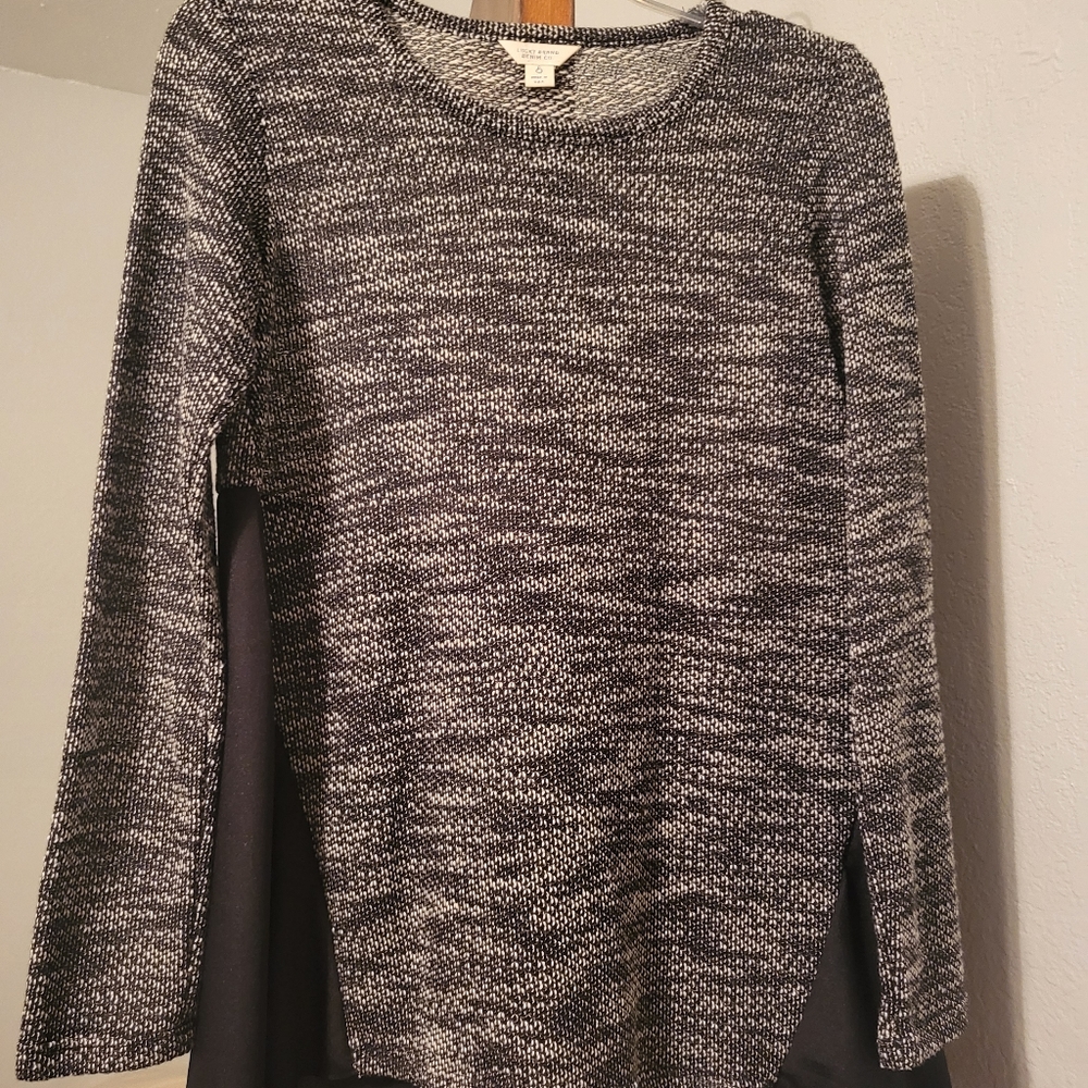 Black/gray loose fitting shirt